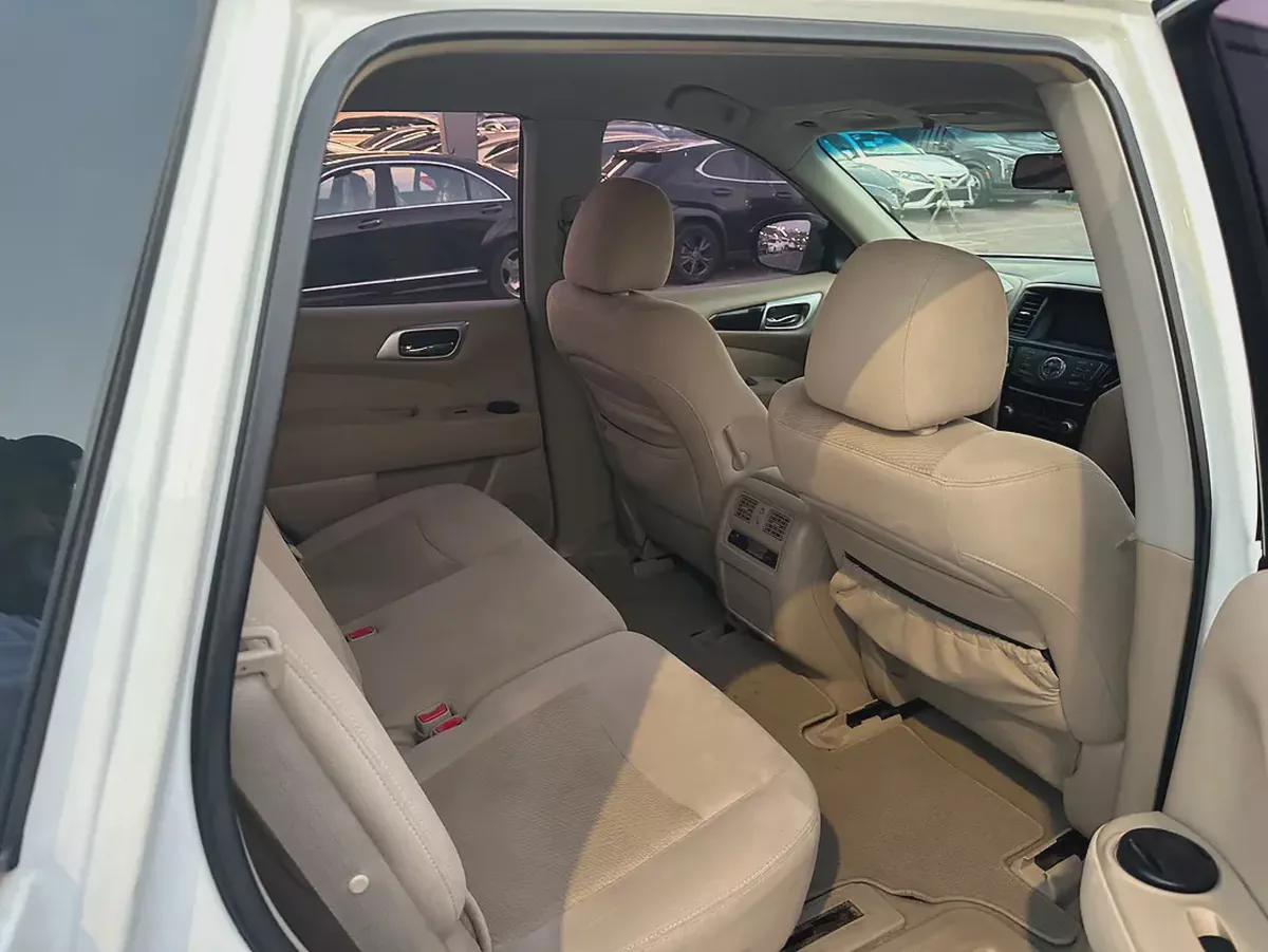 Nissan pathfinder 2013 white color GCC calen car-8-8