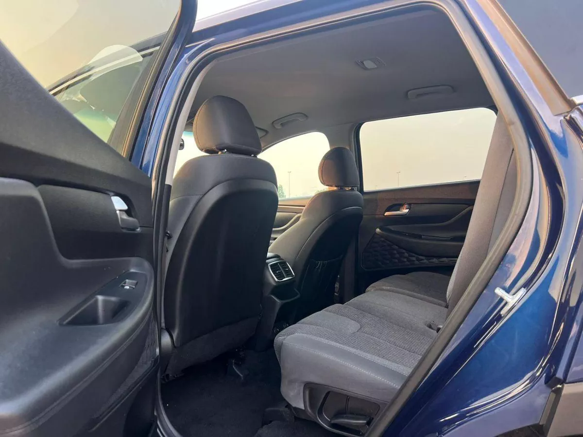 Hyundai Santa Fe STANDARD 2019 Hyundai Santafe MiOption  2.0L V4 - Apple / Android Play -  AWD 4x4 - 89000 Mileage-16-0