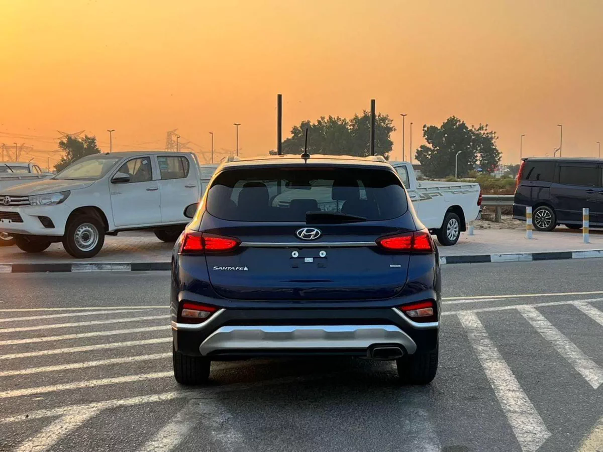 Hyundai Santa Fe STANDARD 2019 Hyundai Santafe MiOption  2.0L V4 - Apple / Android Play -  AWD 4x4 - 89000 Mileage-5-0