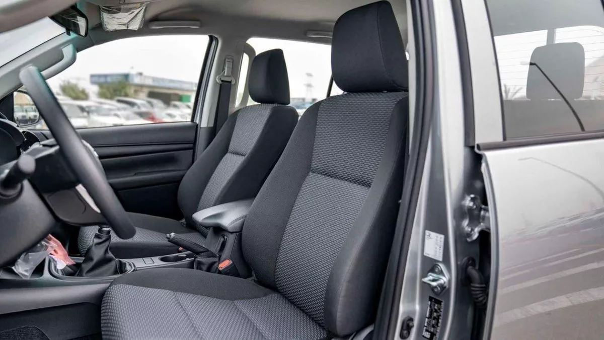 Toyota Hilux GL Hilux SR5 2.4 Diesel mid option MT2025-10-0