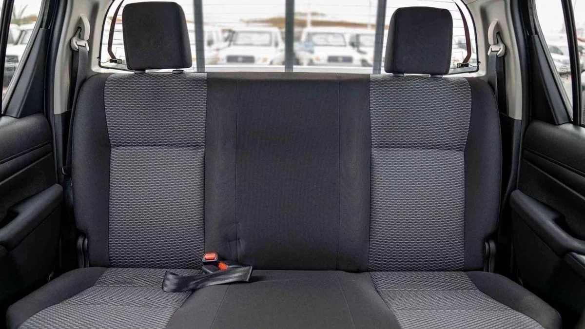 Toyota Hilux GL Hilux SR5 2.4 Diesel mid option MT2025-16-0