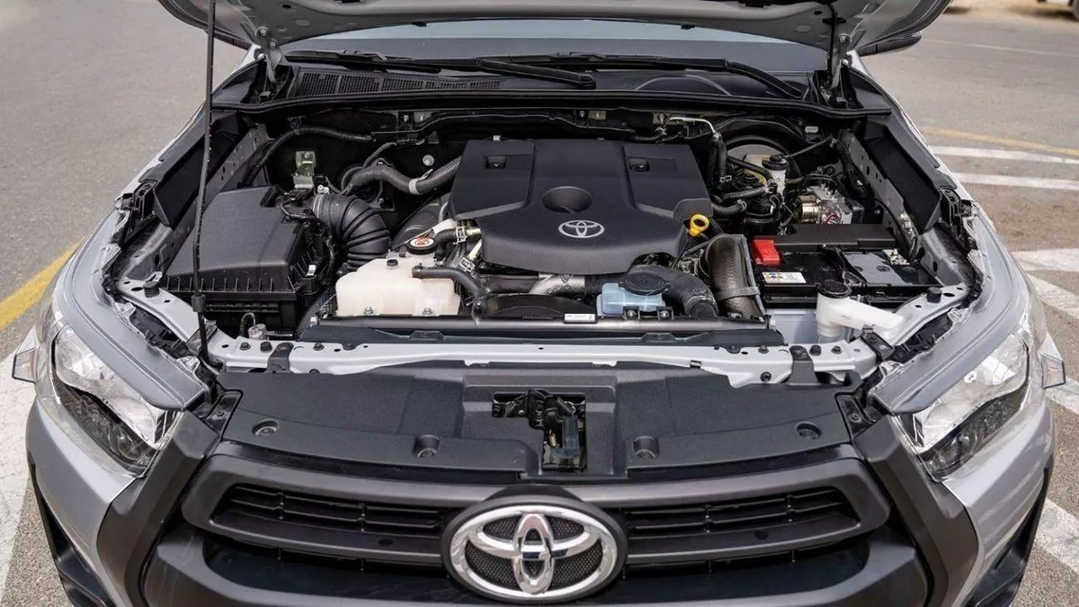 Toyota Hilux GL Hilux SR5 2.4 Diesel mid option MT2025-17-0