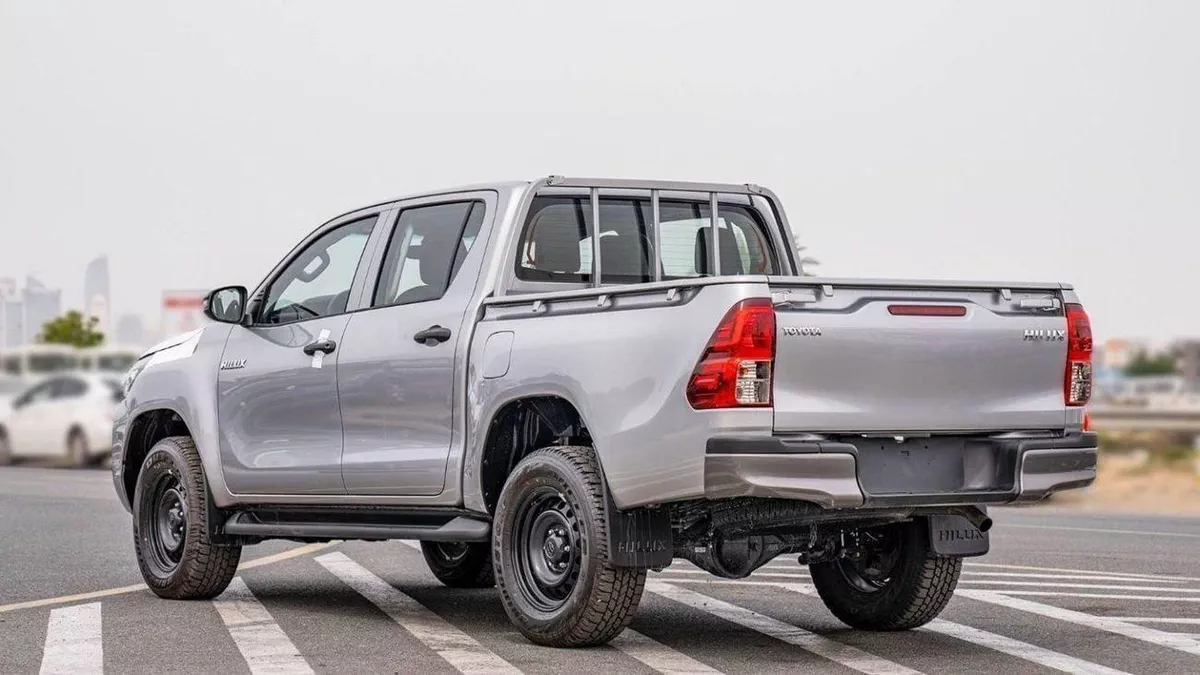 Toyota Hilux GL Hilux SR5 2.4 Diesel mid option MT2025-5-0