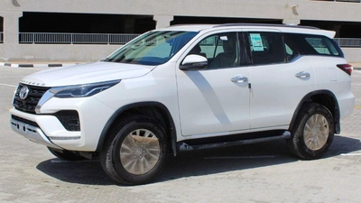 Toyota Fortuner TOYOTA FORTUNER 2.4L mid option AT-0