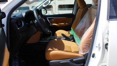 Toyota Fortuner TOYOTA FORTUNER 2.4L mid option AT-7