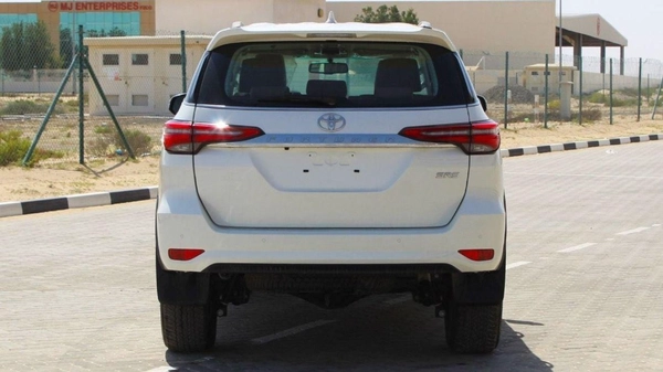 Toyota Fortuner TOYOTA FORTUNER 2.4L mid option AT