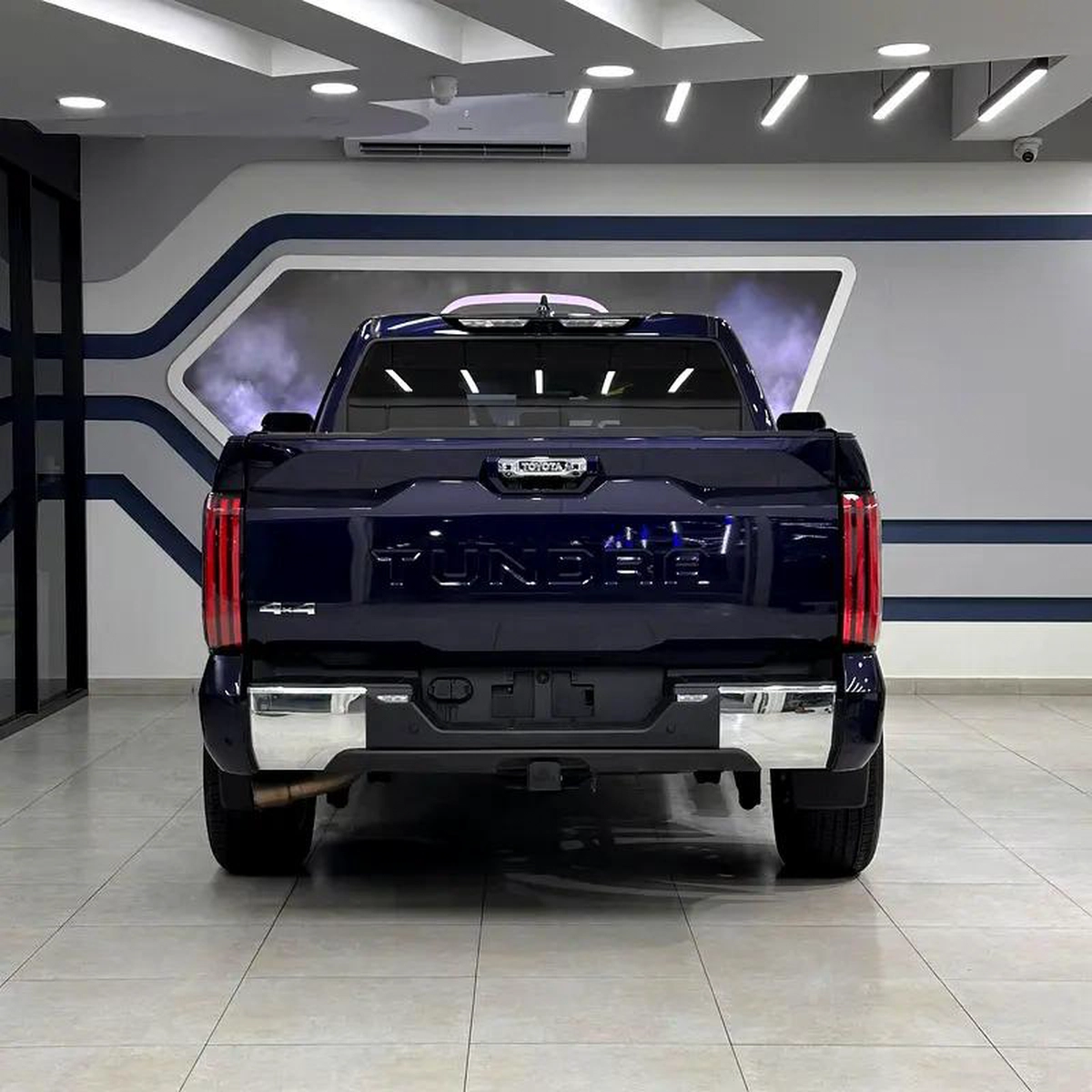 Toyota Tundra Crewmax 1794 Edition-10-10