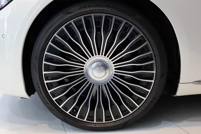 Mercedes-Benz Maybach S680-5