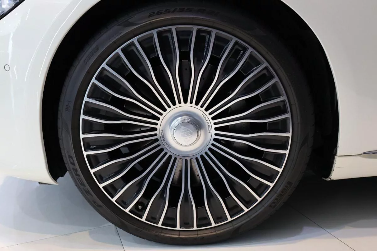Mercedes-Benz Maybach S680-5-5