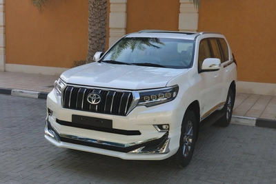 TOYOTA PRADO GXR V6 4.0L - GCC SPECS - UNDER WARRANTY - FULL SERVICE HISTORY - ACCIDENT FREE --2