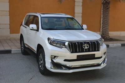 TOYOTA PRADO GXR V6 4.0L - GCC SPECS - UNDER WARRANTY - FULL SERVICE HISTORY - ACCIDENT FREE --3