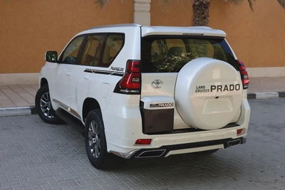 TOYOTA PRADO GXR V6 4.0L - GCC SPECS - UNDER WARRANTY - FULL SERVICE HISTORY - ACCIDENT FREE --4