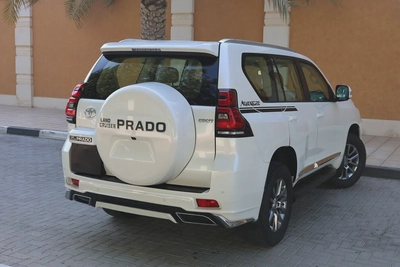TOYOTA PRADO GXR V6 4.0L - GCC SPECS - UNDER WARRANTY - FULL SERVICE HISTORY - ACCIDENT FREE --5