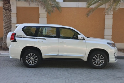 TOYOTA PRADO GXR V6 4.0L - GCC SPECS - UNDER WARRANTY - FULL SERVICE HISTORY - ACCIDENT FREE --8
