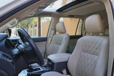 TOYOTA PRADO GXR V6 4.0L - GCC SPECS - UNDER WARRANTY - FULL SERVICE HISTORY - ACCIDENT FREE --12