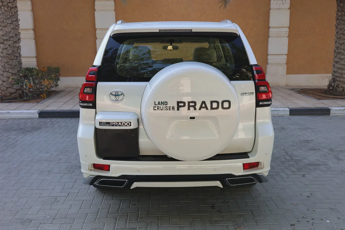 TOYOTA PRADO GXR V6 4.0L - GCC SPECS - UNDER WARRANTY - FULL SERVICE HISTORY - ACCIDENT FREE --7-7