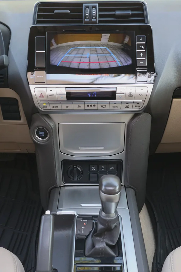 TOYOTA PRADO GXR V6 4.0L - GCC SPECS - UNDER WARRANTY - FULL SERVICE HISTORY - ACCIDENT FREE -