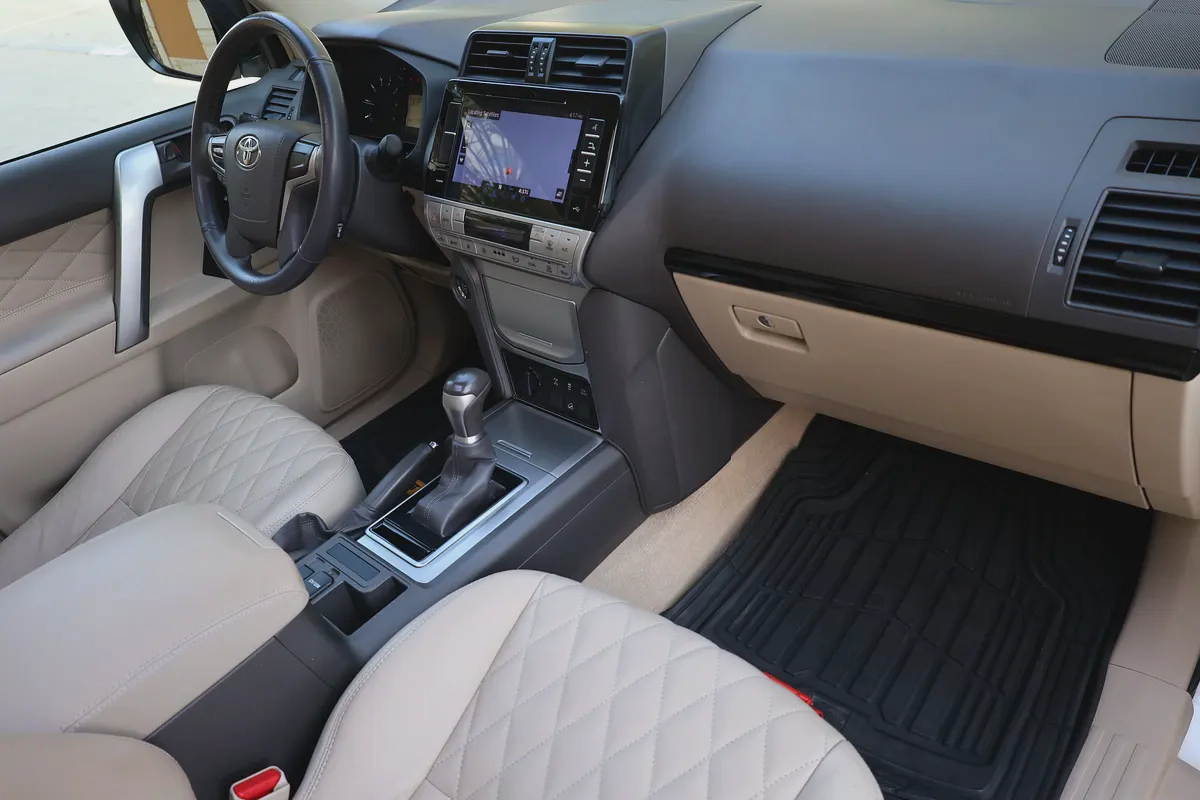 TOYOTA PRADO GXR V6 4.0L - GCC SPECS - UNDER WARRANTY - FULL SERVICE HISTORY - ACCIDENT FREE --15-15