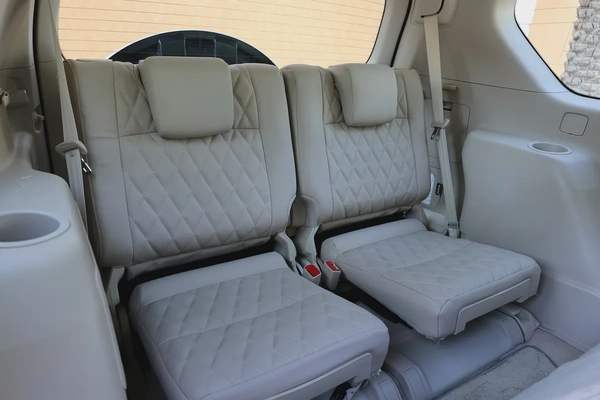 TOYOTA PRADO GXR V6 4.0L - GCC SPECS - UNDER WARRANTY - FULL SERVICE HISTORY - ACCIDENT FREE -