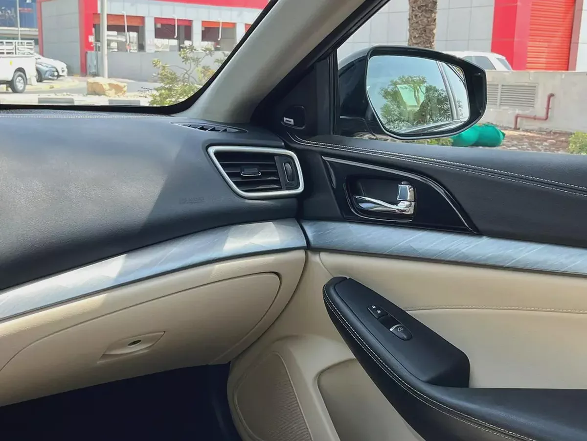 GCC Specs Nissan Maxima SV 2017 - Well Maintained-13-13