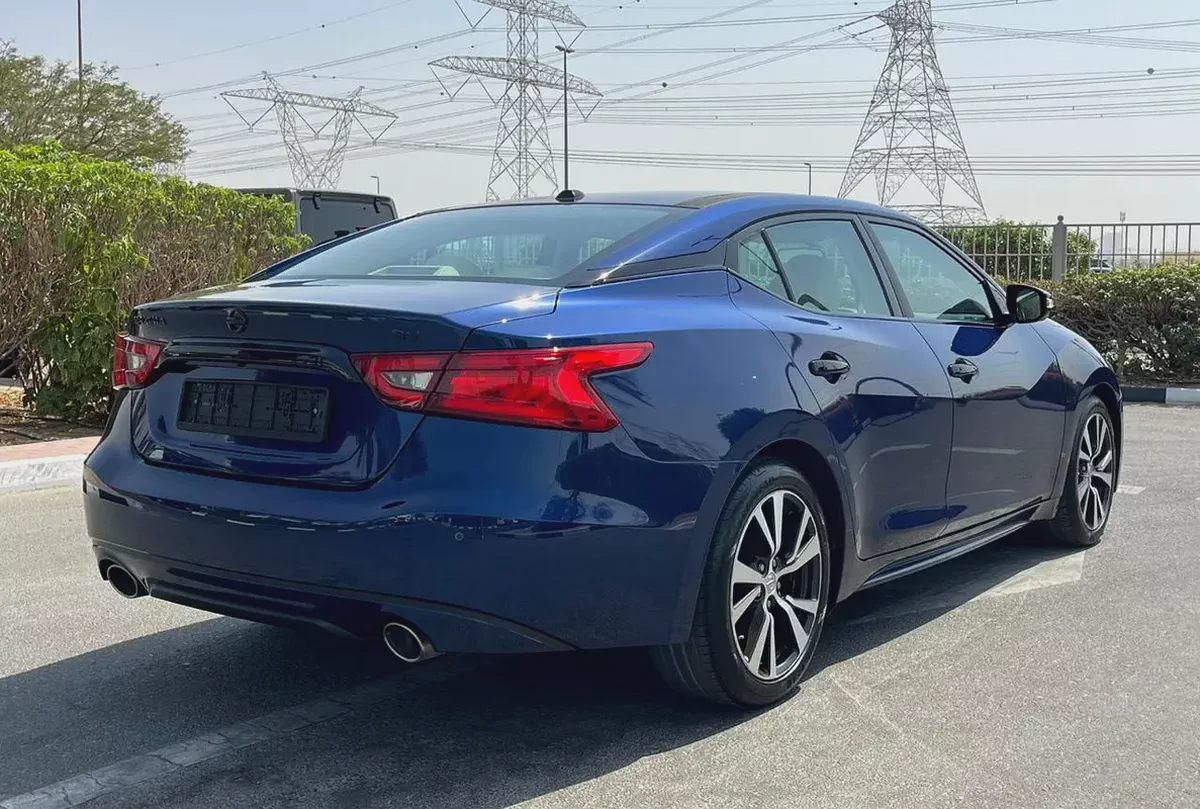 GCC Specs Nissan Maxima SV 2017 - Well Maintained-4-4