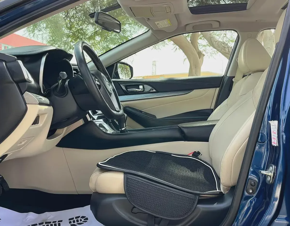 GCC Specs Nissan Maxima SV 2017 - Well Maintained-6-6