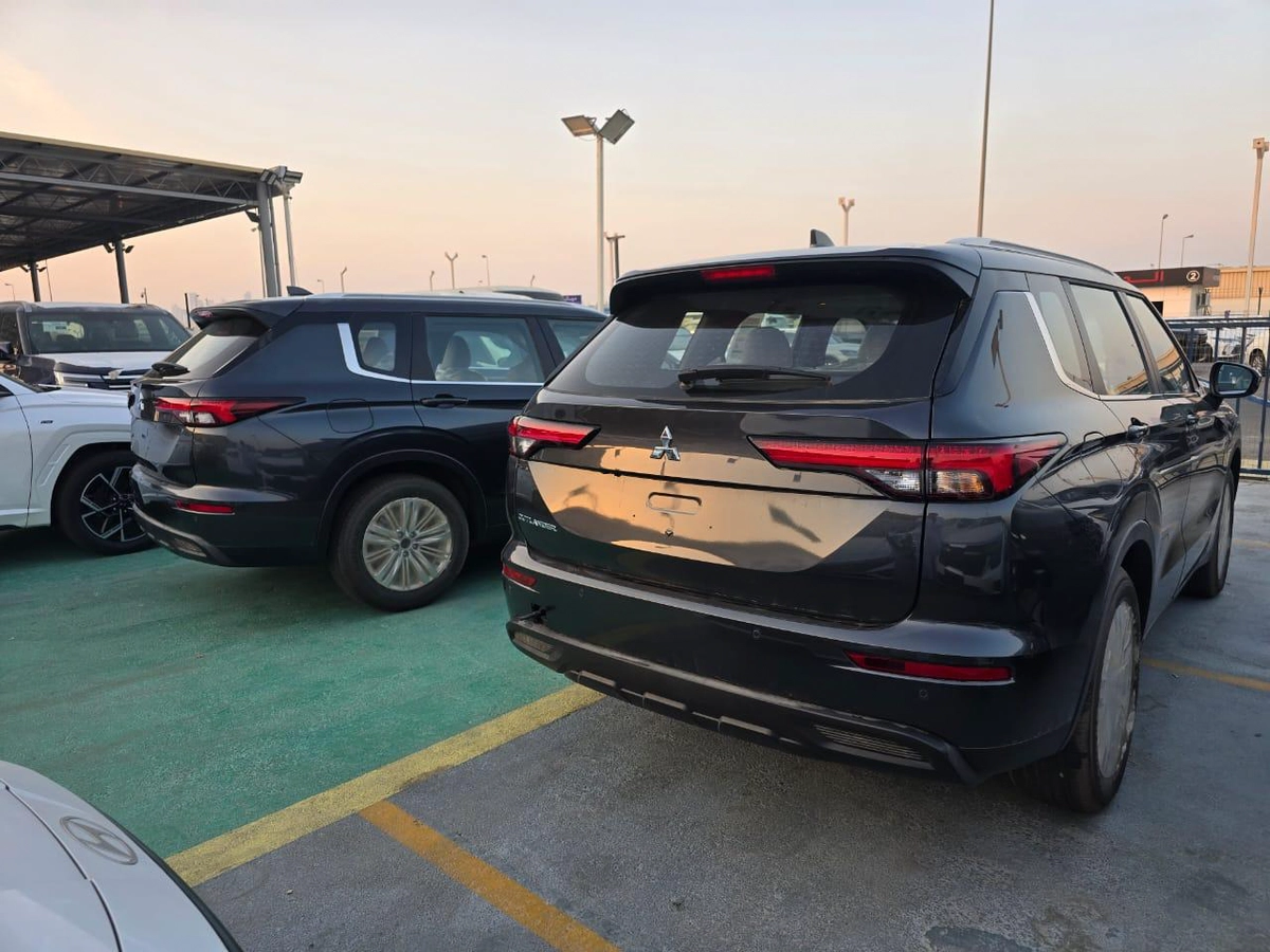 MITSUBISHI OUTLANDER M LINE-3-3