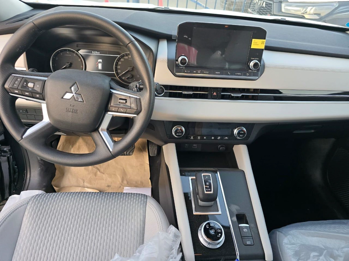 MITSUBISHI OUTLANDER M LINE-8-8