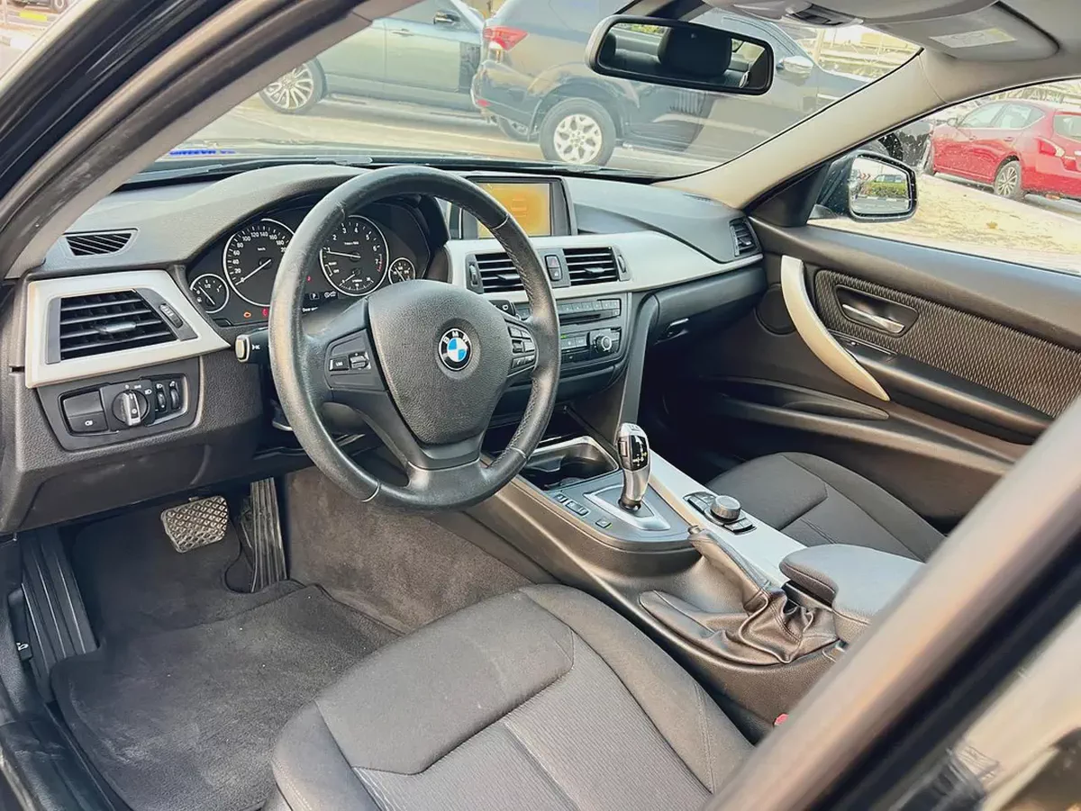 BMW 320i 2015 GCC Specs - Excellent Condition-9-9