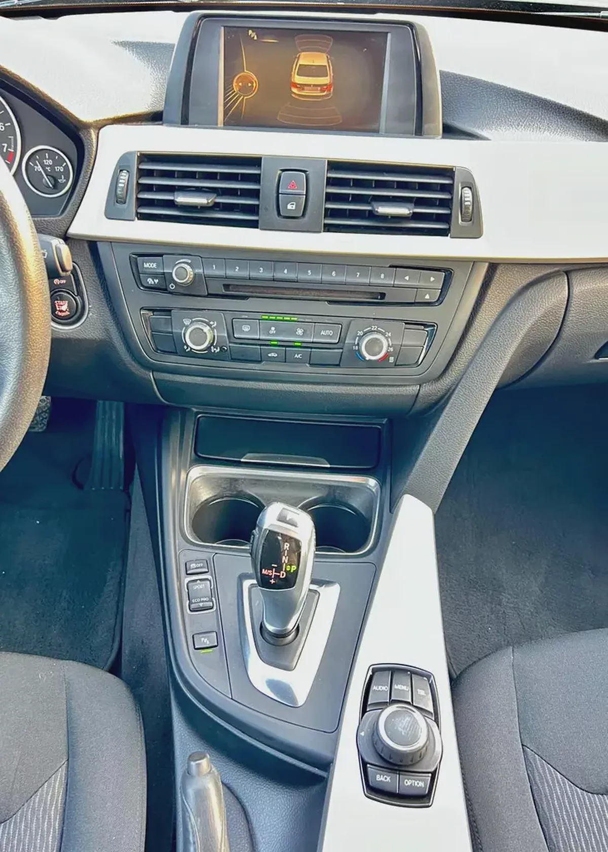 BMW 320i 2015 GCC Specs - Excellent Condition-12-12