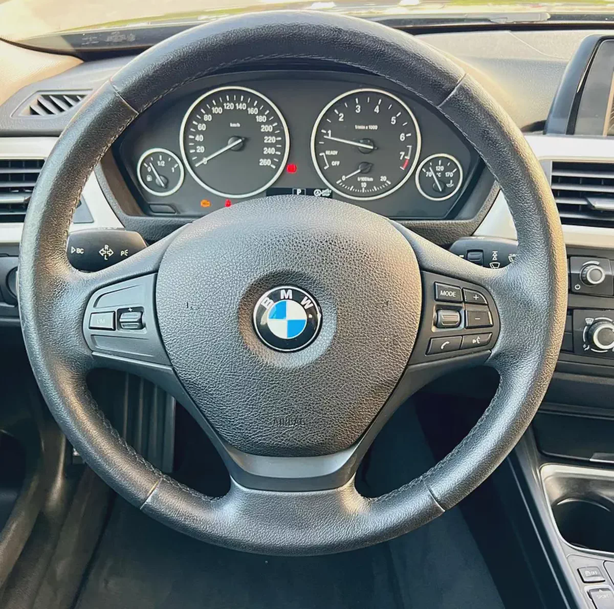 BMW 320i 2015 GCC Specs - Excellent Condition-13-13