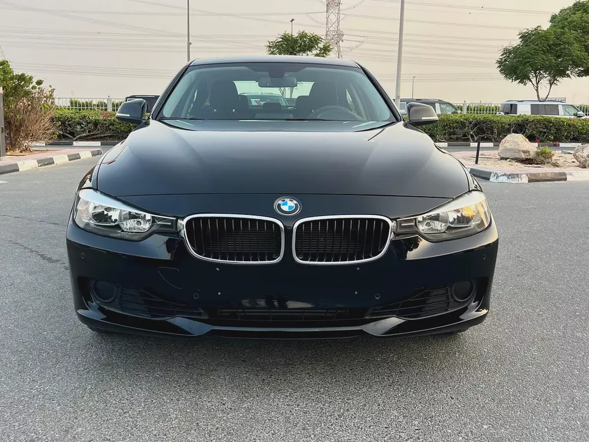 BMW 320i 2015 GCC Specs - Excellent Condition-1-1