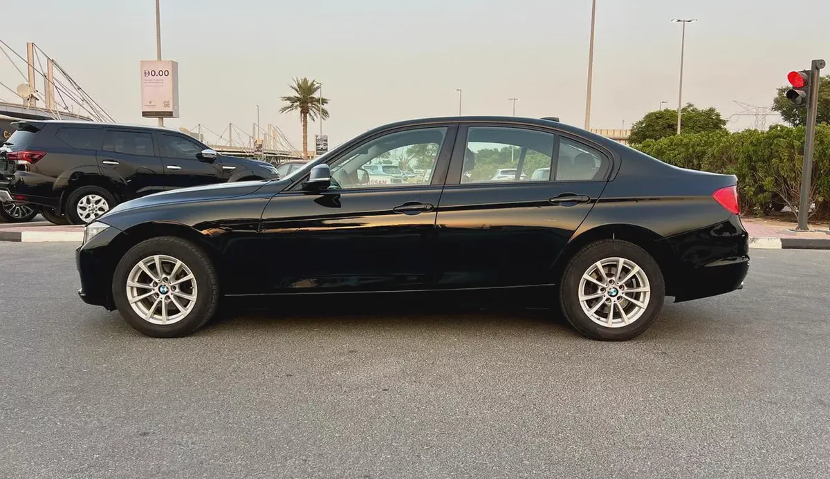 BMW 320i 2015 GCC Specs - Excellent Condition-3-3