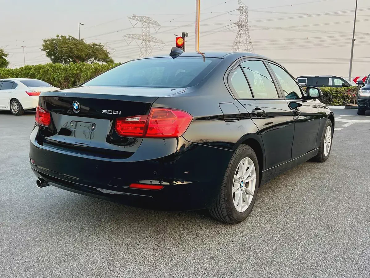 BMW 320i 2015 GCC Specs - Excellent Condition-4-4