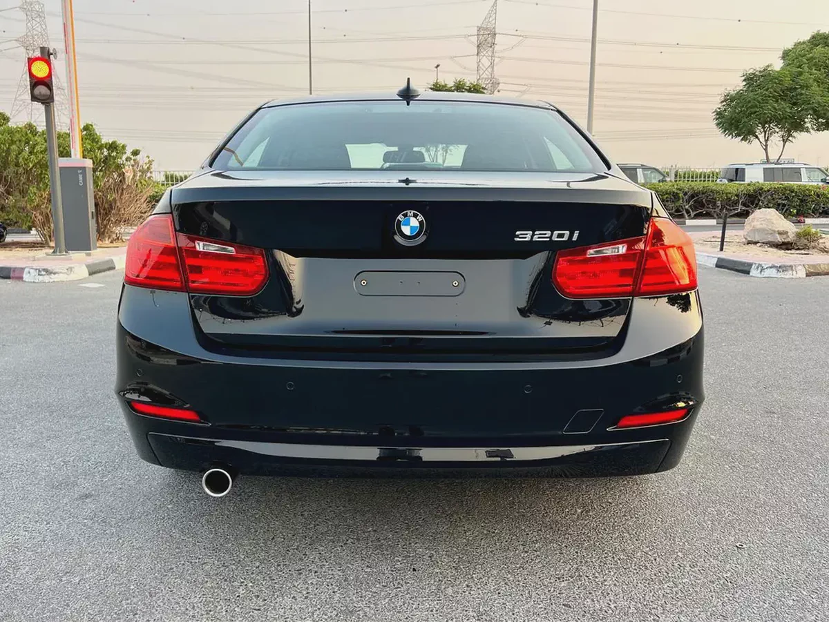 BMW 320i 2015 GCC Specs - Excellent Condition-7-7