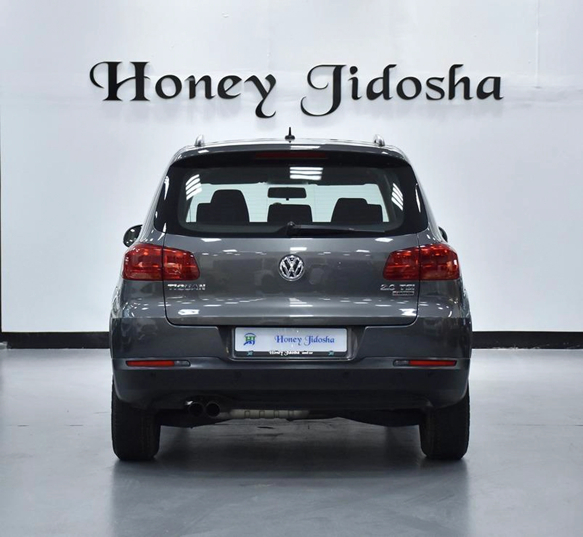 FULL AGENCY SERVICE HISTORY! Volkswagen Tiguan ( 2016 Model ) in Grey Color GCC Specs-11-11