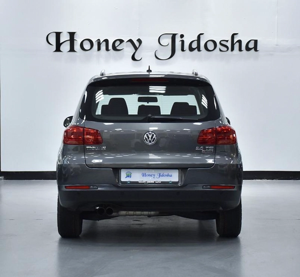 FULL AGENCY SERVICE HISTORY! Volkswagen Tiguan ( 2016 Model ) in Grey Color GCC Specs