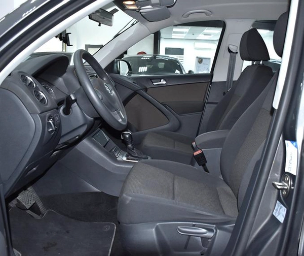 FULL AGENCY SERVICE HISTORY! Volkswagen Tiguan ( 2016 Model ) in Grey Color GCC Specs