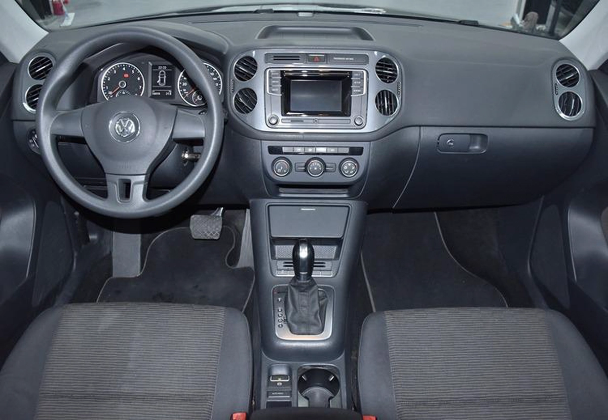 FULL AGENCY SERVICE HISTORY! Volkswagen Tiguan ( 2016 Model ) in Grey Color GCC Specs-2-2