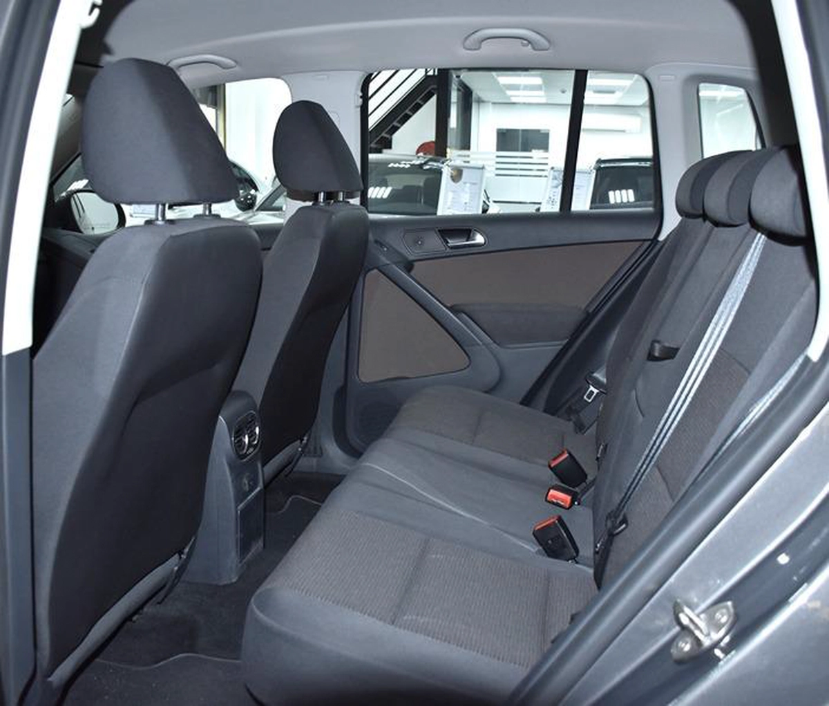 FULL AGENCY SERVICE HISTORY! Volkswagen Tiguan ( 2016 Model ) in Grey Color GCC Specs-5-5