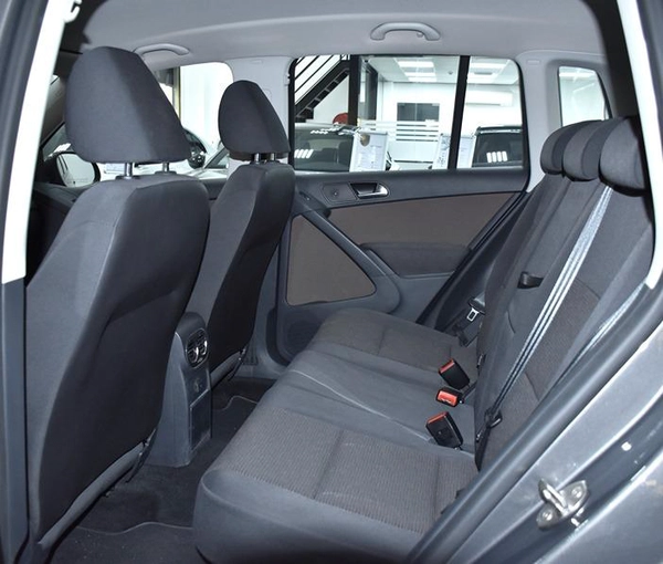 FULL AGENCY SERVICE HISTORY! Volkswagen Tiguan ( 2016 Model ) in Grey Color GCC Specs