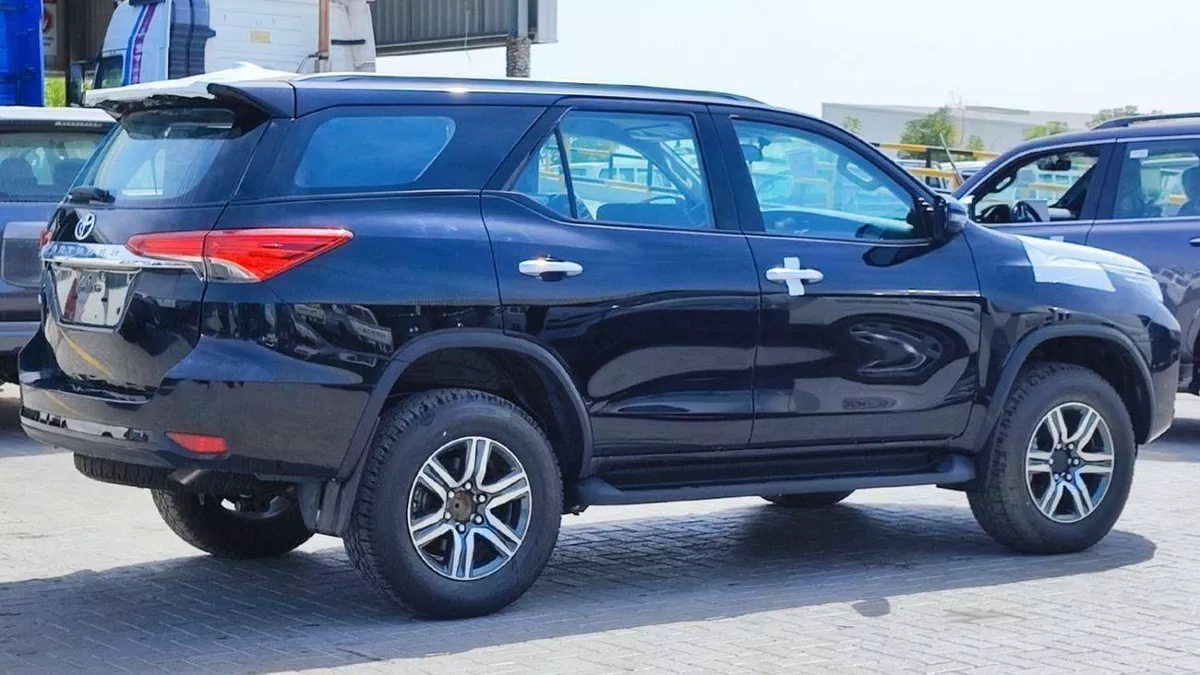 Toyota Fortuner EXR Toyota Fortuner | 2.4L V4 Diesel | Climate Control | Only for Africa Special Price-4-0