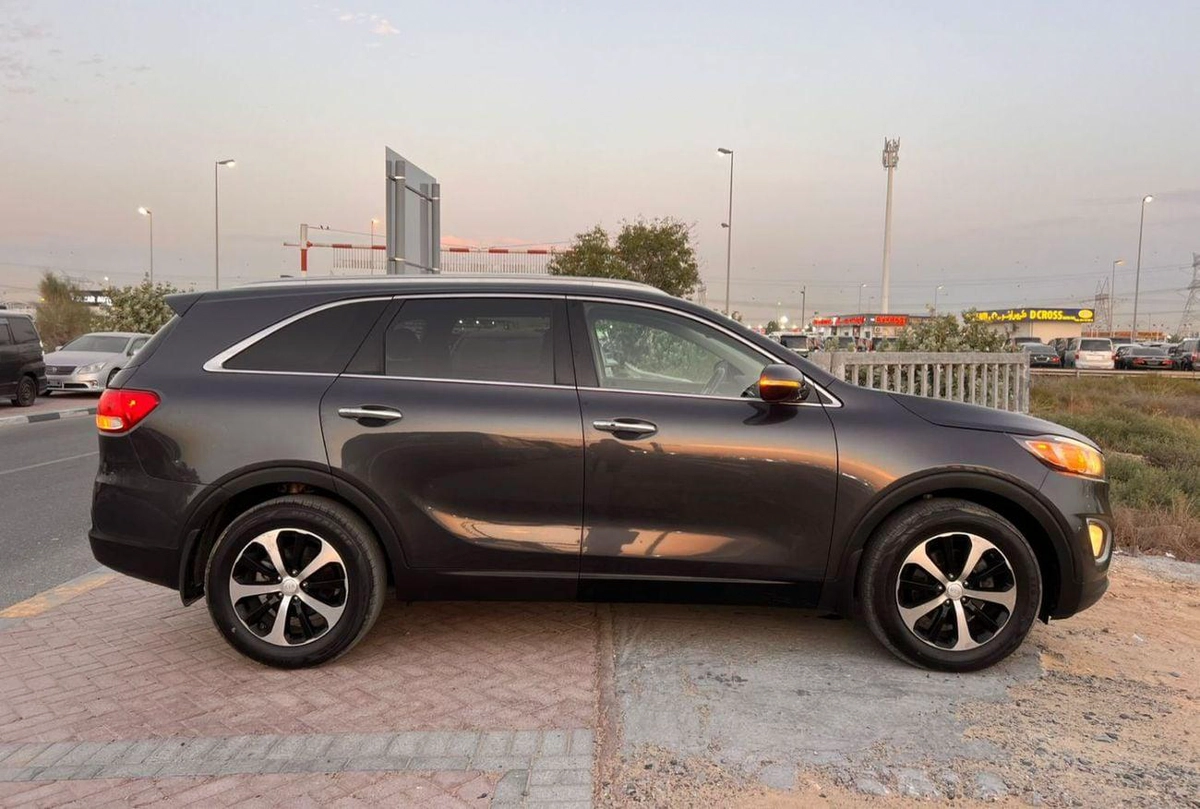 Kia Sorento 2018 Kia Sorento Ex MidOption Full Automatic - 3.3L V6 - Rear Camera & Sensor - Leather  Seat - Auto-8-0