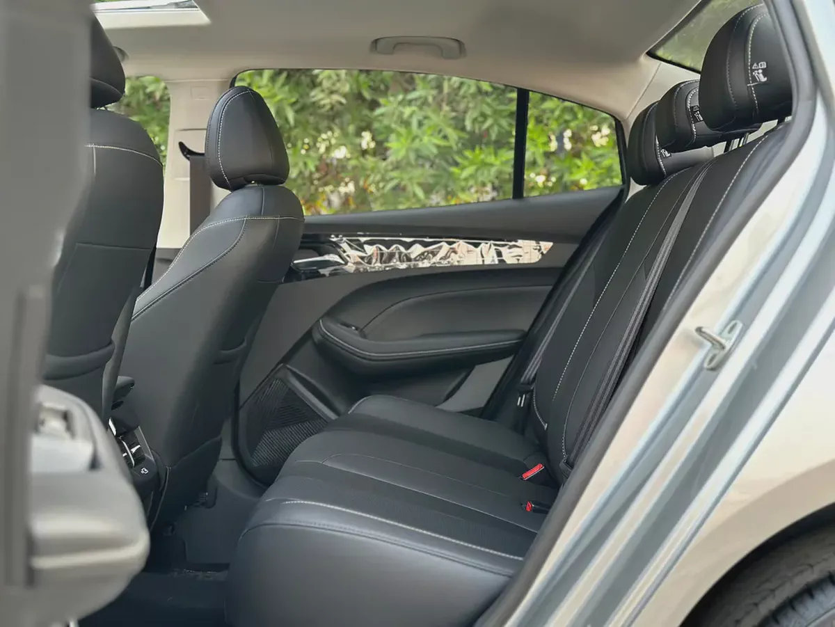 MG 5 LUXURY-10-10