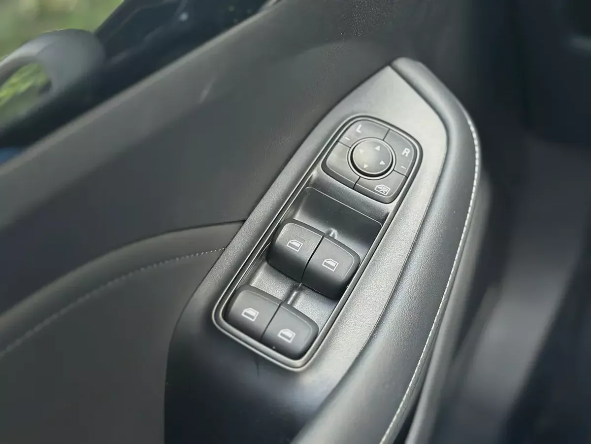 MG 5 LUXURY-15-15