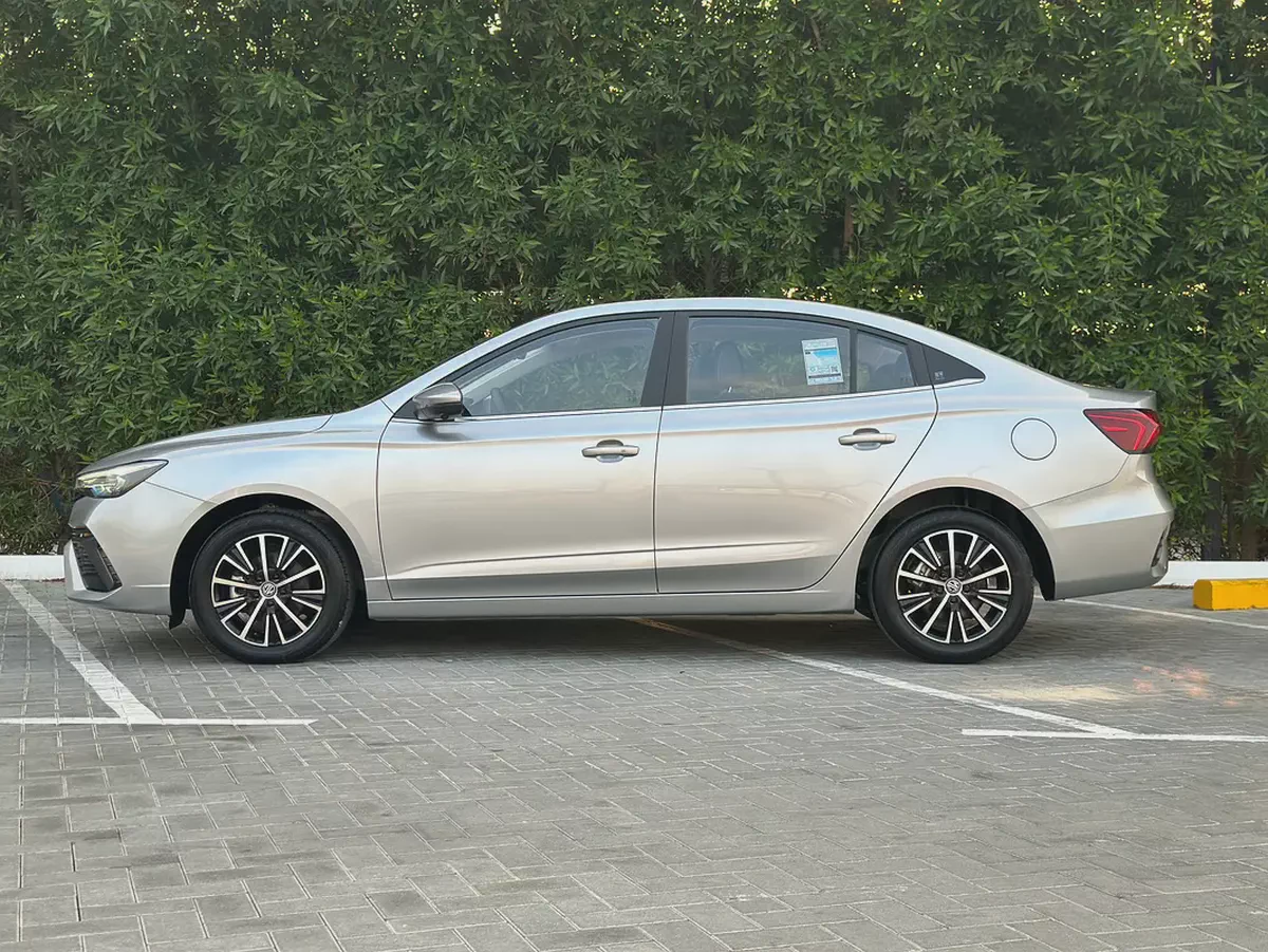 MG 5 LUXURY-3-3