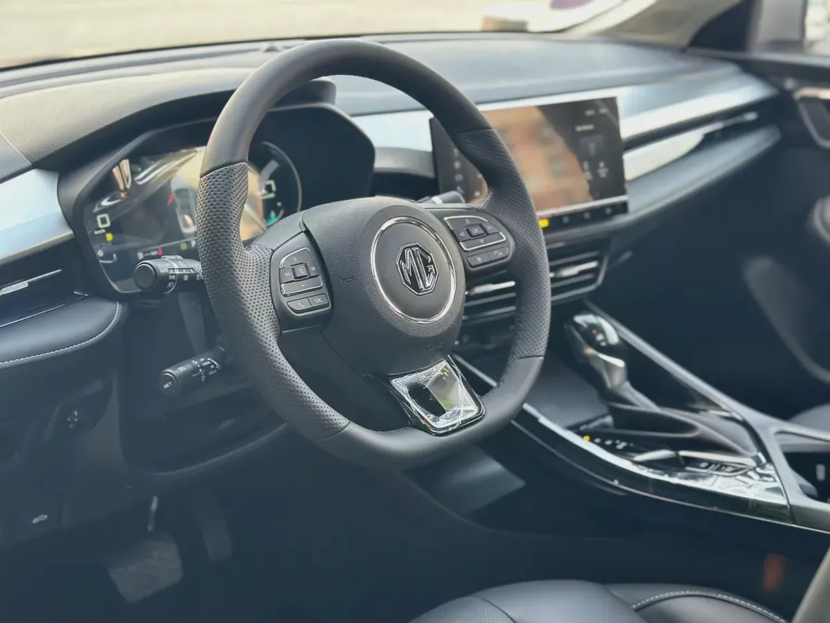 MG 5 LUXURY-8-8