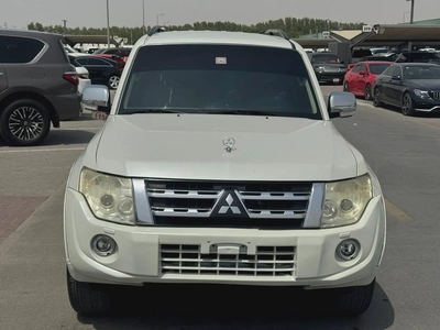 Mitsubshi pajero 2013 fullopshin white color GCc calen car-0