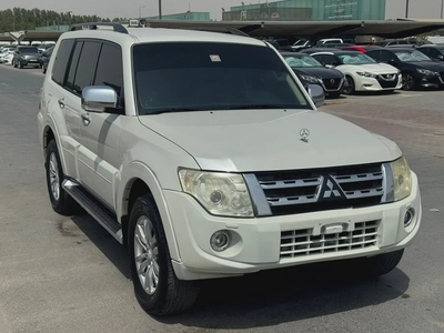 Mitsubshi pajero 2013 fullopshin white color GCc calen car-9