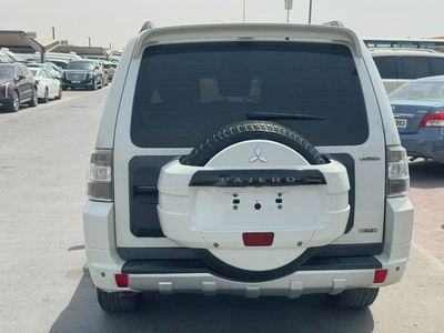 Mitsubshi pajero 2013 fullopshin white color GCc calen car-3